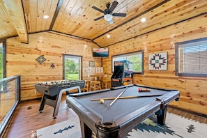 Games room - 3BR w/Hot Tub + Fireplace + Game Room! Great Location! (Sevierville)