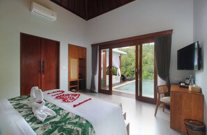 Zimmersafe, Verdunkelungsvorhänge, Bügeleisen/Bügelbrett