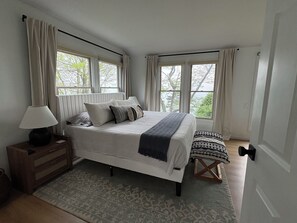 4 bedrooms, iron/ironing board, travel cot, WiFi