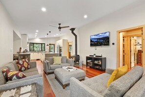 Téléviseur connecté, foyer, bureau