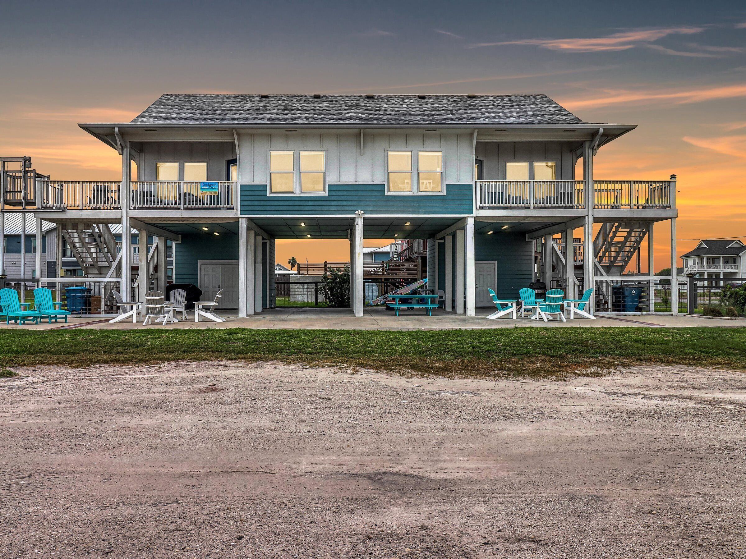 Great Waterviews! Huge fenced yard, Kayaks, Paddleboards, Near Fairgrounds