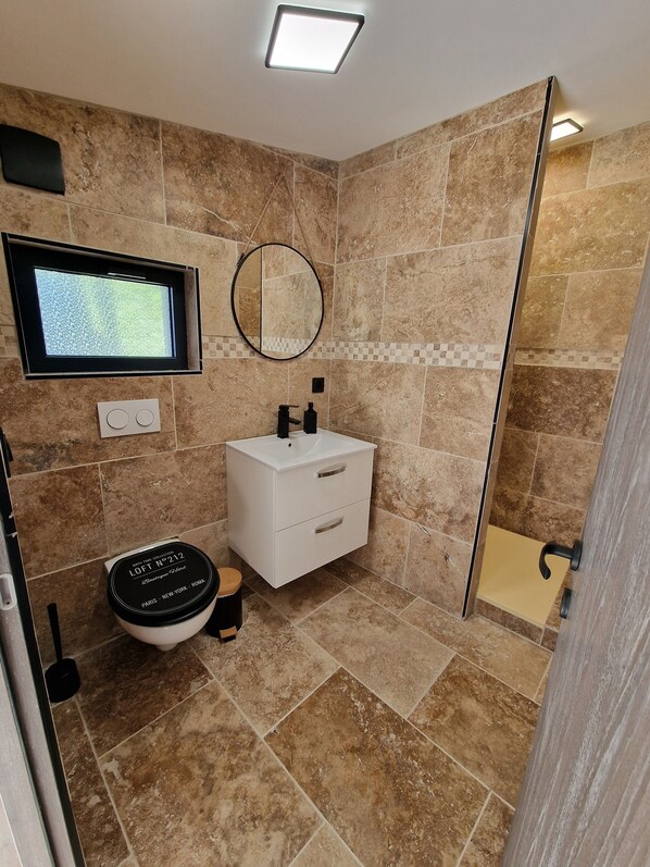 Shower, towels, soap, shampoo