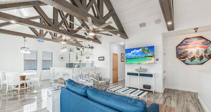 Over the top construction, beautifully decorated, close to everything Port A has