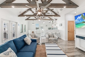 Smart TV - Over the top construction, beautifully decorated, close to everything Port A has (Port Aransas)