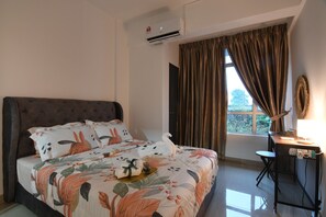 3 bedrooms, iron/ironing board, WiFi, bed sheets - MOUNT AUSTIN MIDORI 8PAX /10 MINIT TO IKEA TEBRAU AND AEON TEBRAU/25MINIT TO CIQ (Johor Bahru)