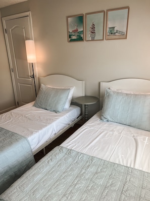 2 quartos, berço de viagem, Wi-Fi de cortesia, roupa de cama