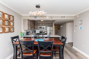 Dining - 2 Bedroom Oceanfront (Ocean City)