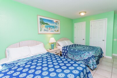 Great 2 Bedroom, 1 bath within walking distance to beach and boardwalk