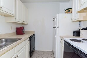 Fridge, microwave, coffee/tea maker, toaster - Great 2 Bedroom, 1 bath within walking distance to beach and boardwalk (Ocean City)