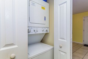 Interior - Great 2 Bedroom, 1 bath within walking distance to beach and boardwalk (Ocean City)