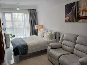 1 bedroom, iron/ironing board, WiFi, bed sheets - Modern Neat Studio flat in Kilimani, Nairobi (Nairobi)