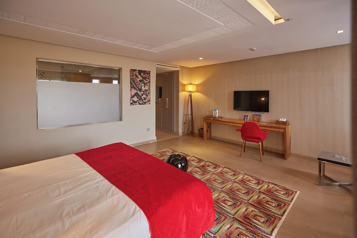 Hochwertige Bettwaren, Minibar, Zimmersafe, Schreibtisch