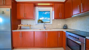 Fridge, oven, toaster, highchair