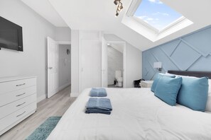 Apartment | 4 bedrooms, free WiFi, bed sheets - Stylish 4-bed Apartment - Parking & Central Links (London)