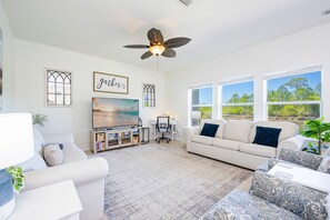 Condo, 2 Bedrooms | Living area