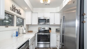 Maison mitoyenne, 4 chambres | Cuisine privée