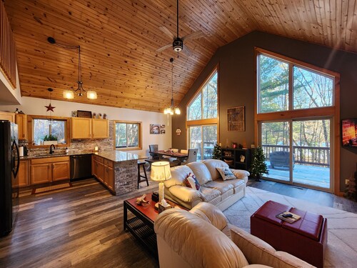 Beautiful private Tainter Lake Retreat in Western WI. Sleeps 10
