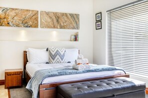 1 bedroom, iron/ironing board - 1 Bedroom 1 Bathroom 50sqm Apartment with Mountain Views (Cape Town)