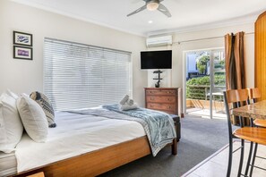 1 Schlafzimmer, Bügeleisen/Bügelbrett