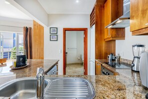 Fridge, microwave, oven, stovetop - 1 Bedroom 1 Bathroom 50sqm Apartment with Mountain Views (Cape Town)