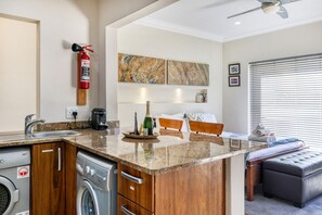 Interior - 1 Bedroom 1 Bathroom 50sqm Apartment with Mountain Views (Cape Town)