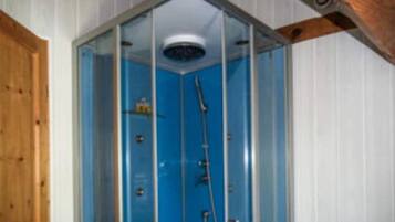 Douche, sĂšche-cheveux, savon