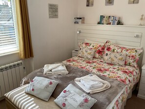 Mökki | 2 makuuhuonetta, silitysrauta/-lauta, ilmainen Wi-Fi, vuodevaatteet