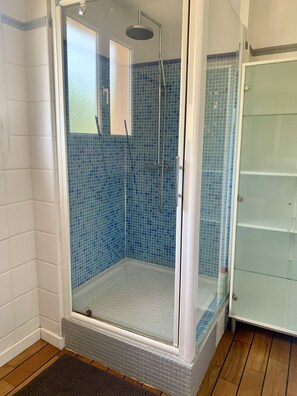 Shower, hair dryer, towels, soap