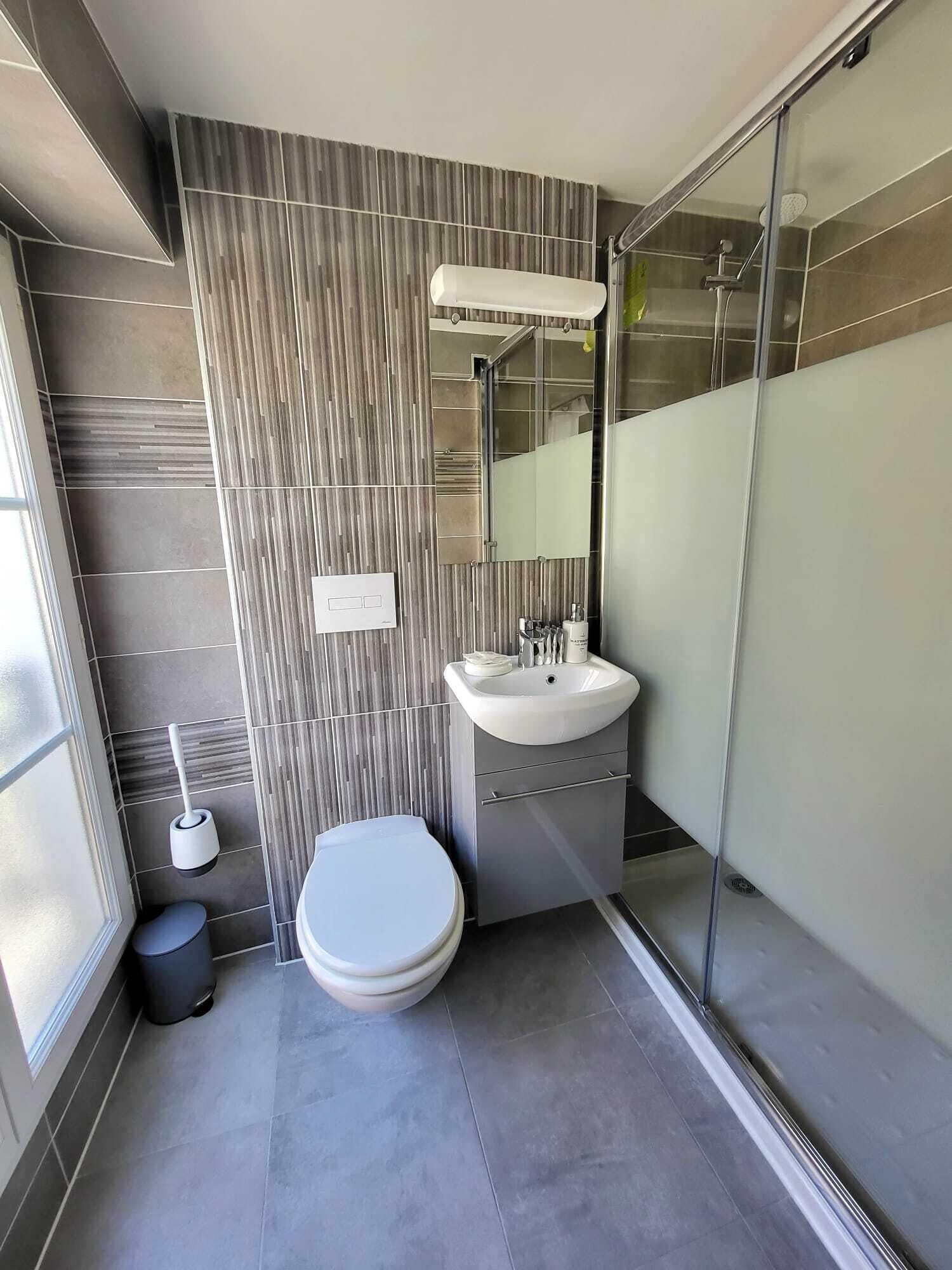 City Studio 5 | Bathroom | Hair dryer