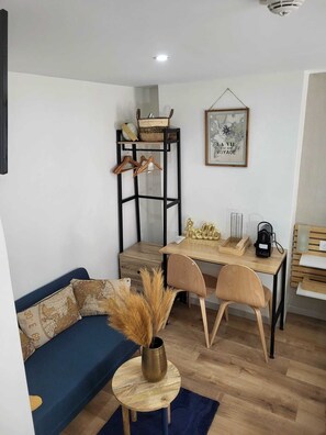 City Studio 1 | Living area - HOTEL RESIDENCE A LA BUTTE AUX CAILLES (Paris)