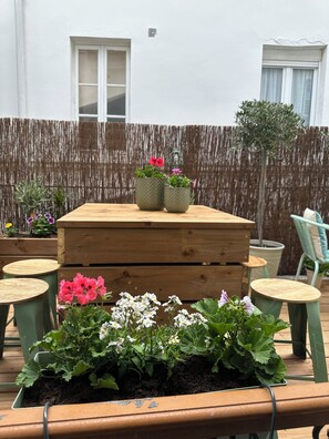 Terrace/patio - HOTEL RESIDENCE A LA BUTTE AUX CAILLES (Paris)