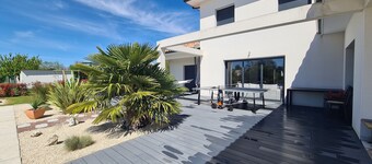 Maison Familiale au Cœur du Village de Cieurac, Pays de la Truffe