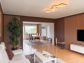 TV - Bright Designer Home | Terrace & Free Parking (Bayreuth)
