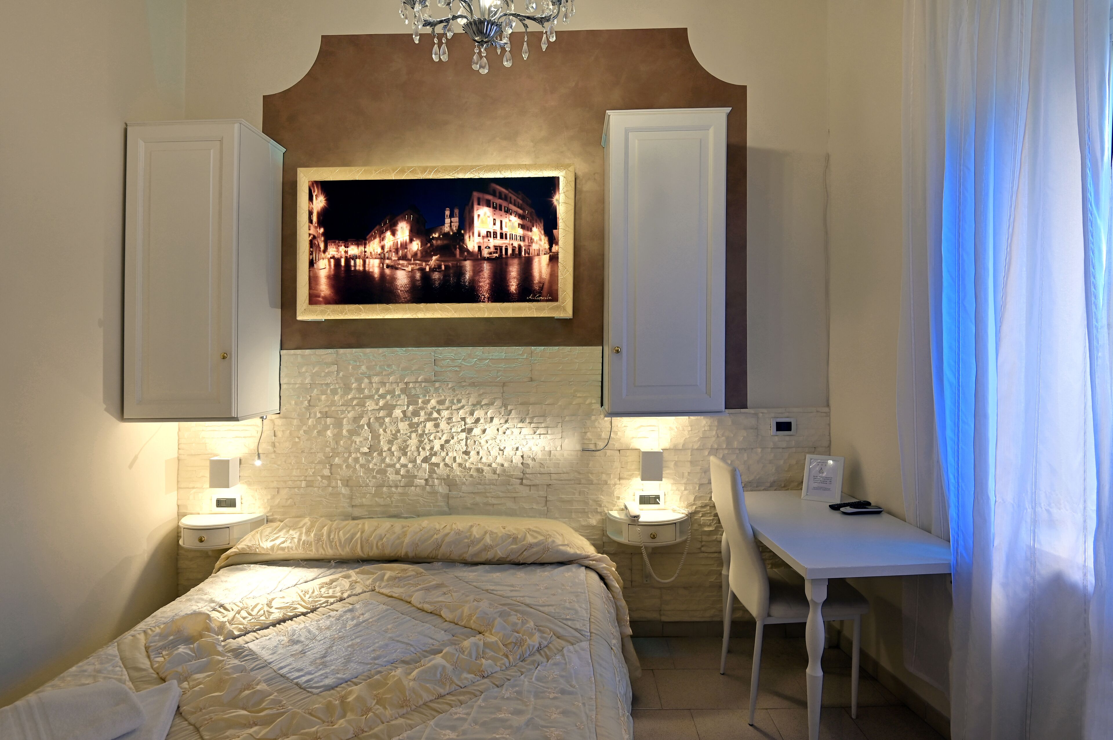 ห้องคลาสสิกดับเบิล | ตู้นิรภัยในห้องพัก, ห้องพักตกแต่งอย ่างมีเอกลักษณ์, ตกแต่งพิเศษโดยเฉพาะ