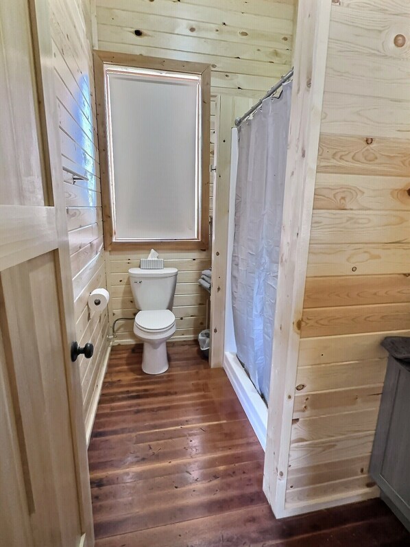 Hair dryer, towels, soap, shampoo - A "Hideaway" from the hectic everyday life in the heart of Buffalo County. (Cochrane)