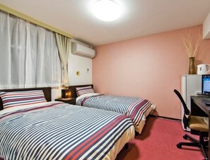 Desk, iron/ironing board, free WiFi, bed sheets - Hotel Yuni Star-Club (Tokyo)