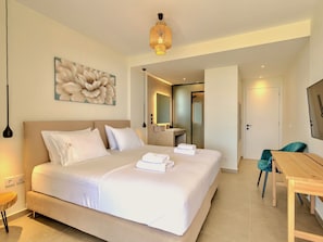 6 bedrooms, in-room safe, iron/ironing board, travel cot - Afionas Aethereum Luxury Villa Concept (Afionas)