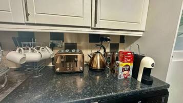 Réfrigérateur, micro-ondes, four, lave-vaisselle