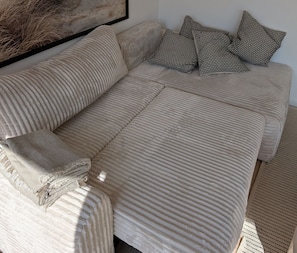 2 bedrooms, travel cot, free WiFi