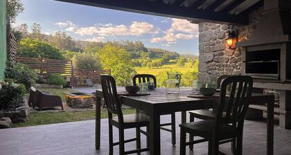 Cozy Stone House with Pool in the Heart of Galicia (pet & family friendly)