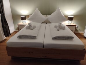 1 camera, culla da viaggio, Wi-Fi gratuito, lenzuola
