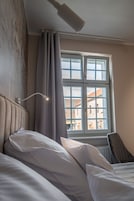 Ropa de cama hipoalergénica y escritorio 