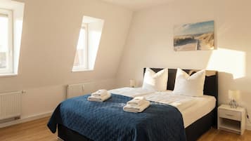 1 habitación, tabla de planchar con plancha y cuna de viaje