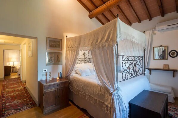 3 bedrooms, iron/ironing board, travel cot, free WiFi