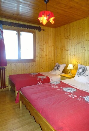 4 bedrooms, WiFi, bed sheets