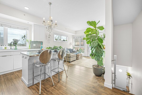 Design Condo | Private kitchen | Full-size fridge, microwave, oven, dishwasher