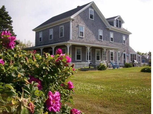 Summer Hill - 10 bedroom Block Island farm house