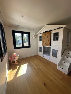 5 Schlafzimmer, Bügeleisen/Bügelbrett, WLAN, Bettwäsche