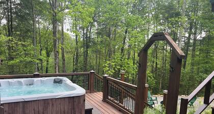 Hilltop Retreat- quiet and private, hot tub and 20 acres of wilderness.
