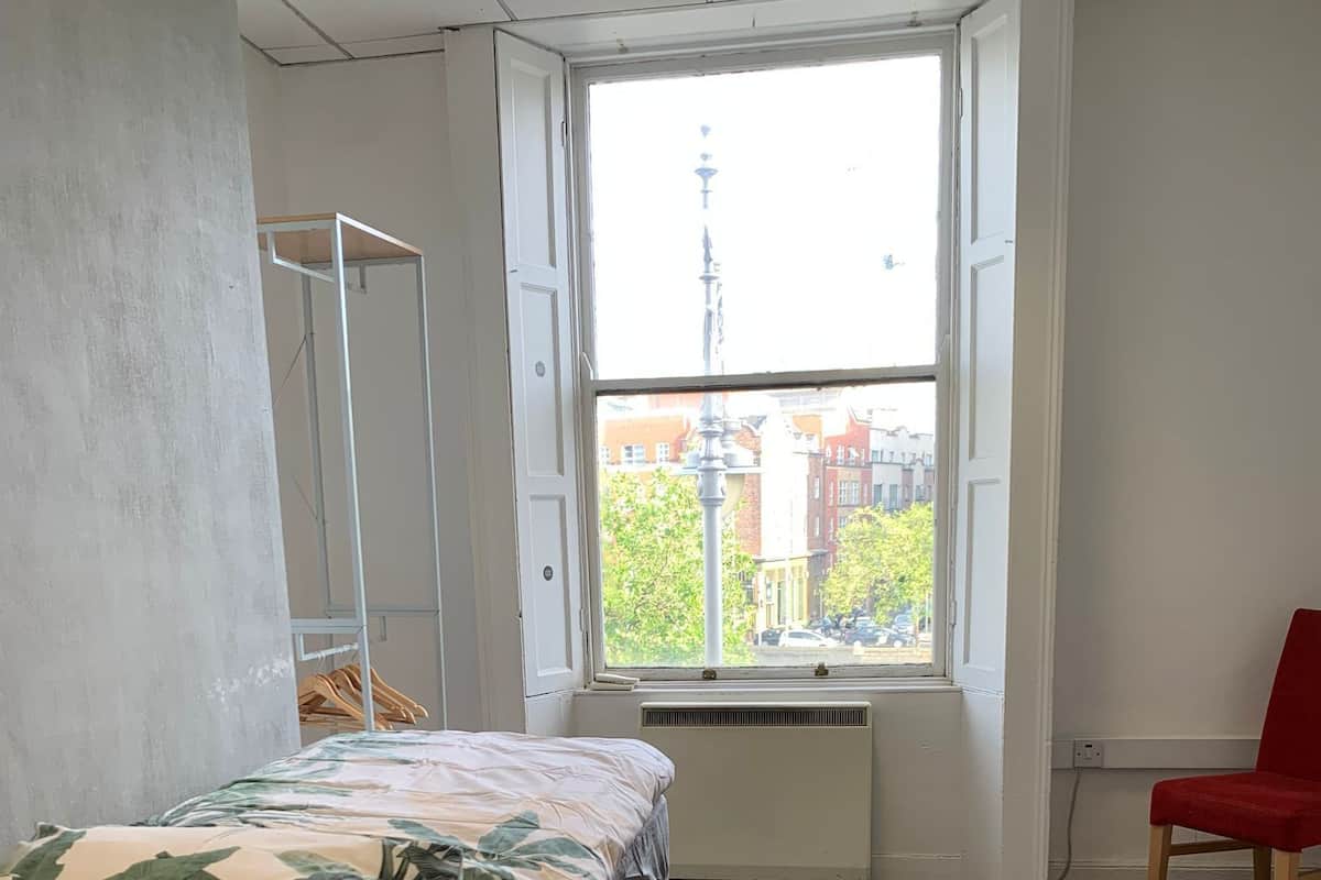 Comfort kamer | 1 slaapkamer, een strijkplank/strijkijzer, gratis wifi, beddengoed